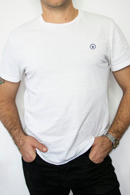メンズ 白 エッセンシャルTシャツ
